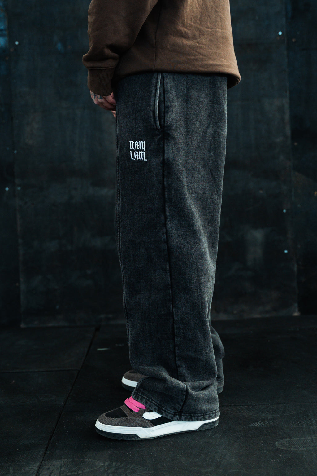 Pantalón buzo baggy fit acidwash