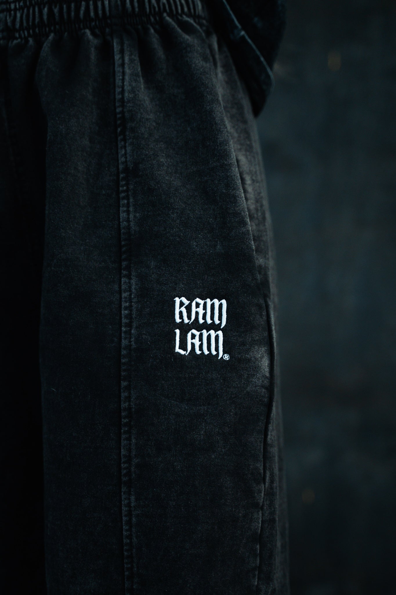 Pantalón buzo baggy fit acidwash